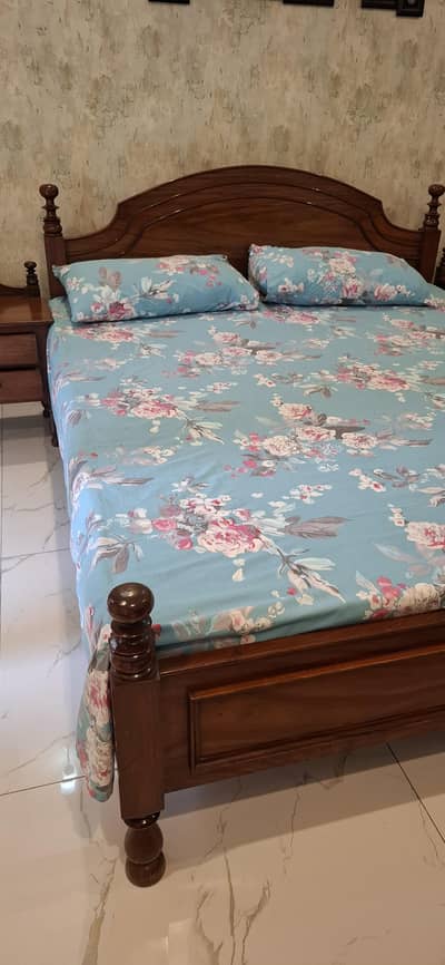 Sheesham Wood Bed Set –Queen Bed, 2 Side Tables & Dressing Table