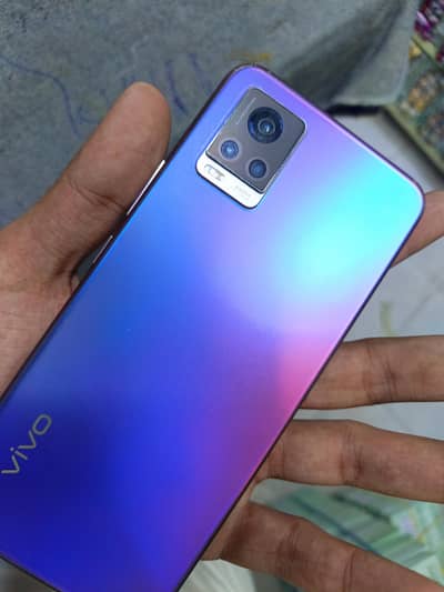 Vivo V21