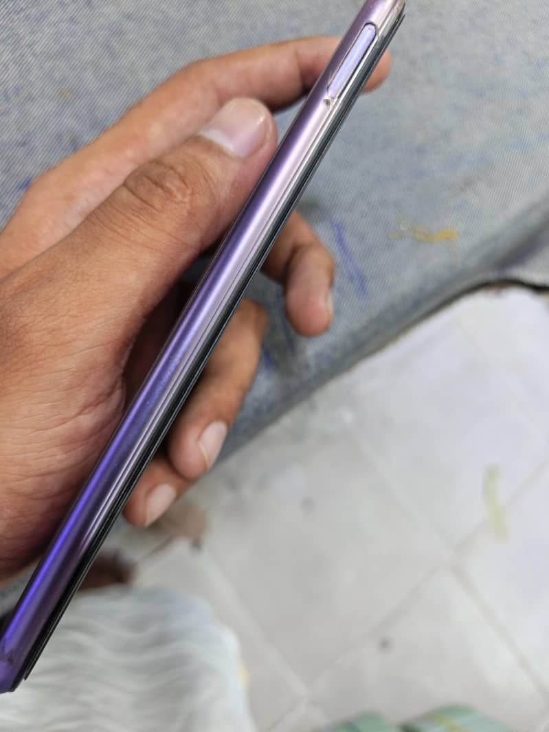 Vivo V21 4