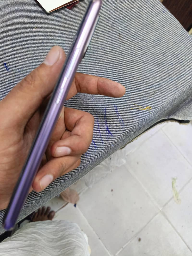 Vivo V21 6