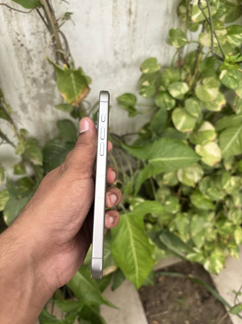Apple iPhone 15 Pro Max 3