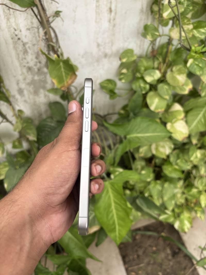 Apple iPhone 15 Pro Max 5