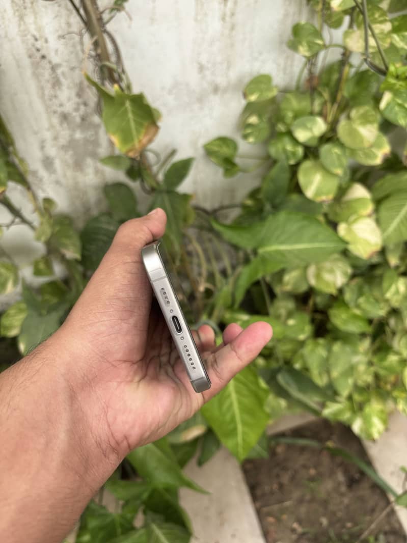 Apple iPhone 15 Pro Max 6