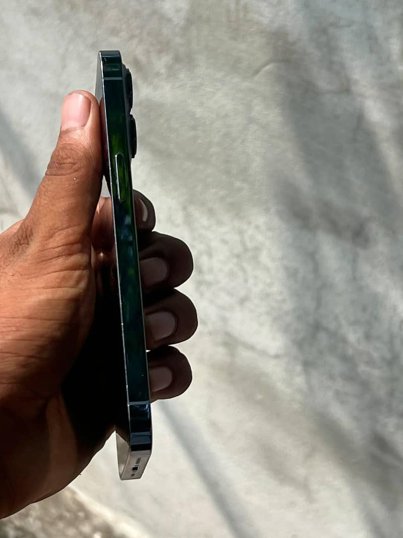 Apple iPhone 13 Pro 2