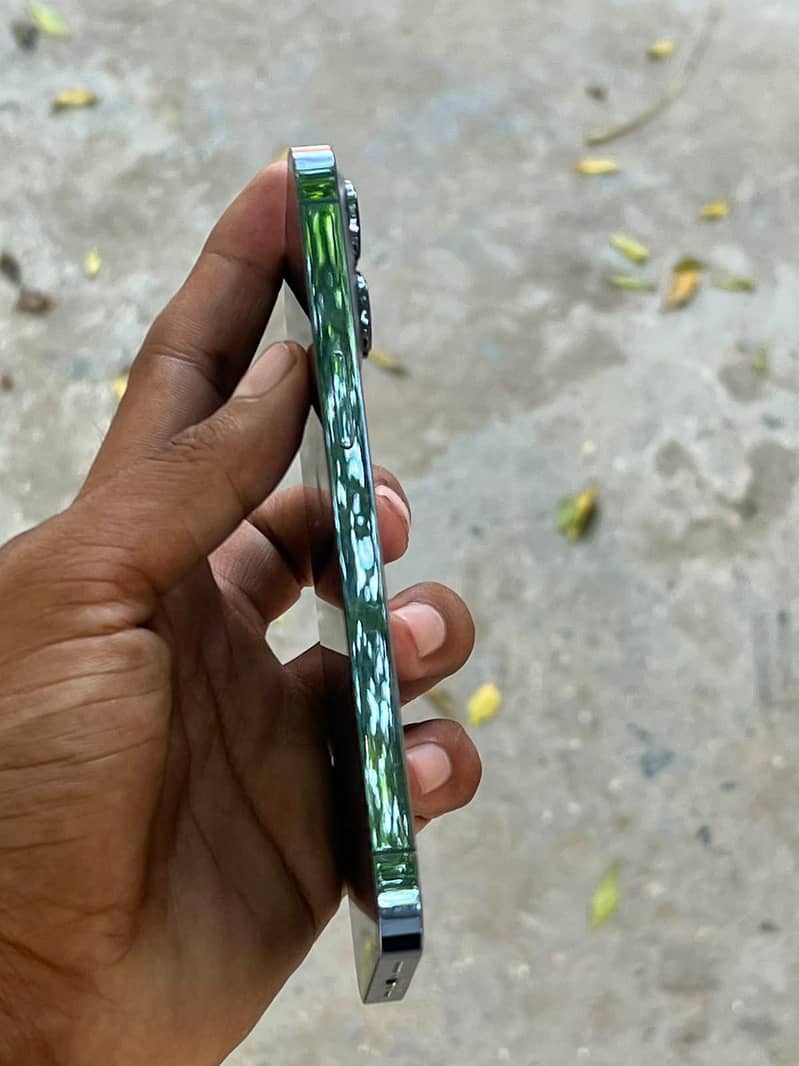 Apple iPhone 13 Pro 3