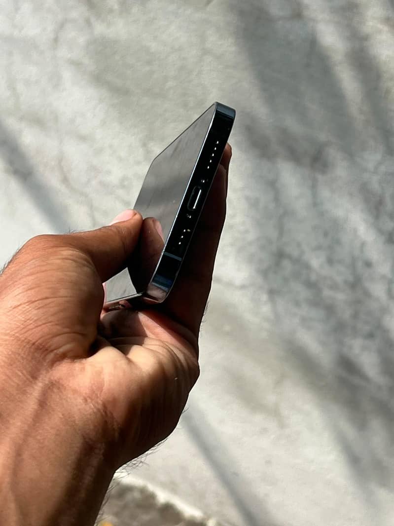 Apple iPhone 13 Pro 4
