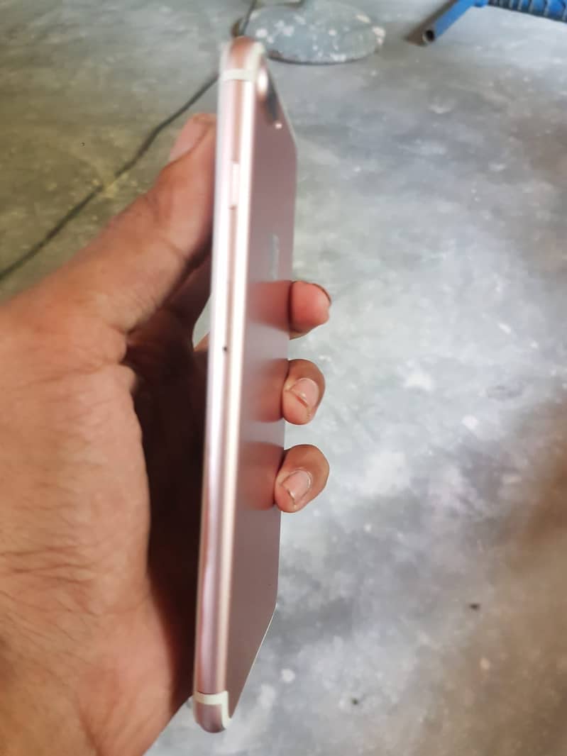 Apple iPhone 7 Plus 3