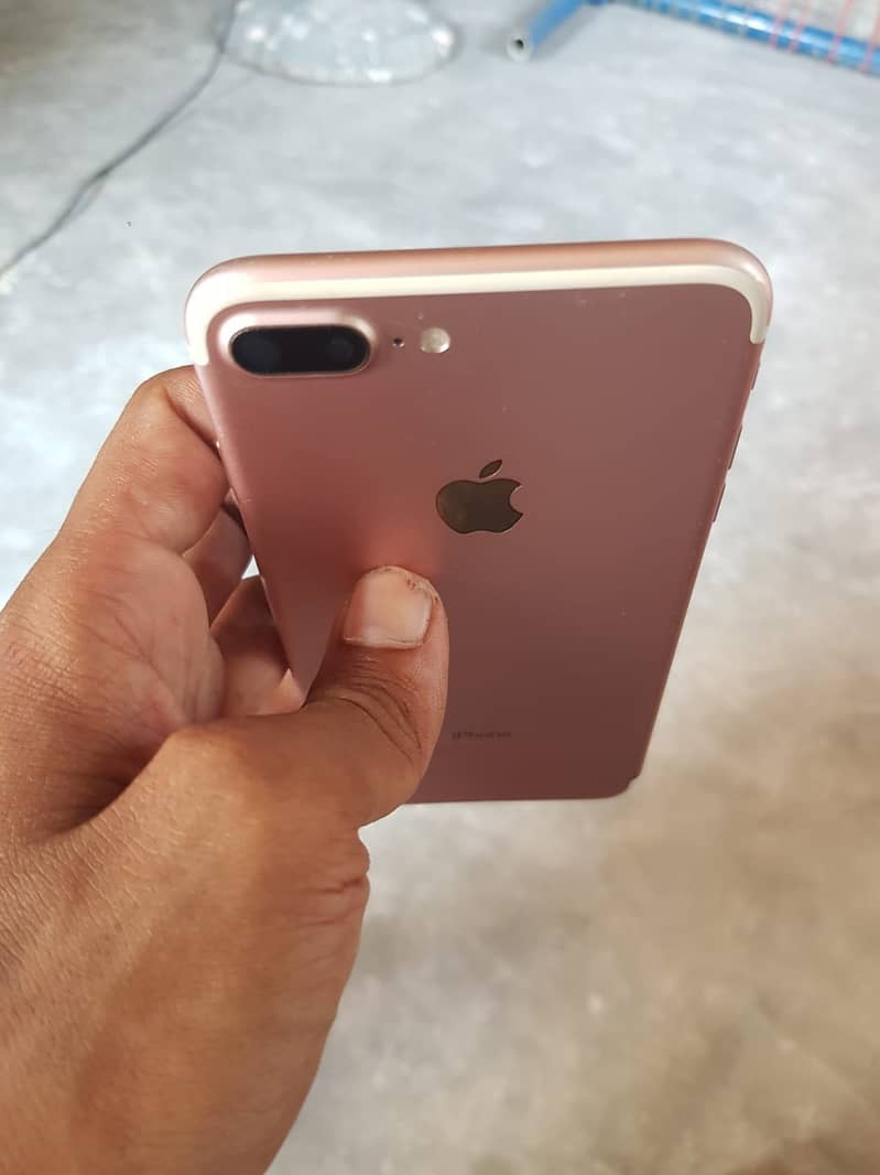 Apple iPhone 7 Plus 5