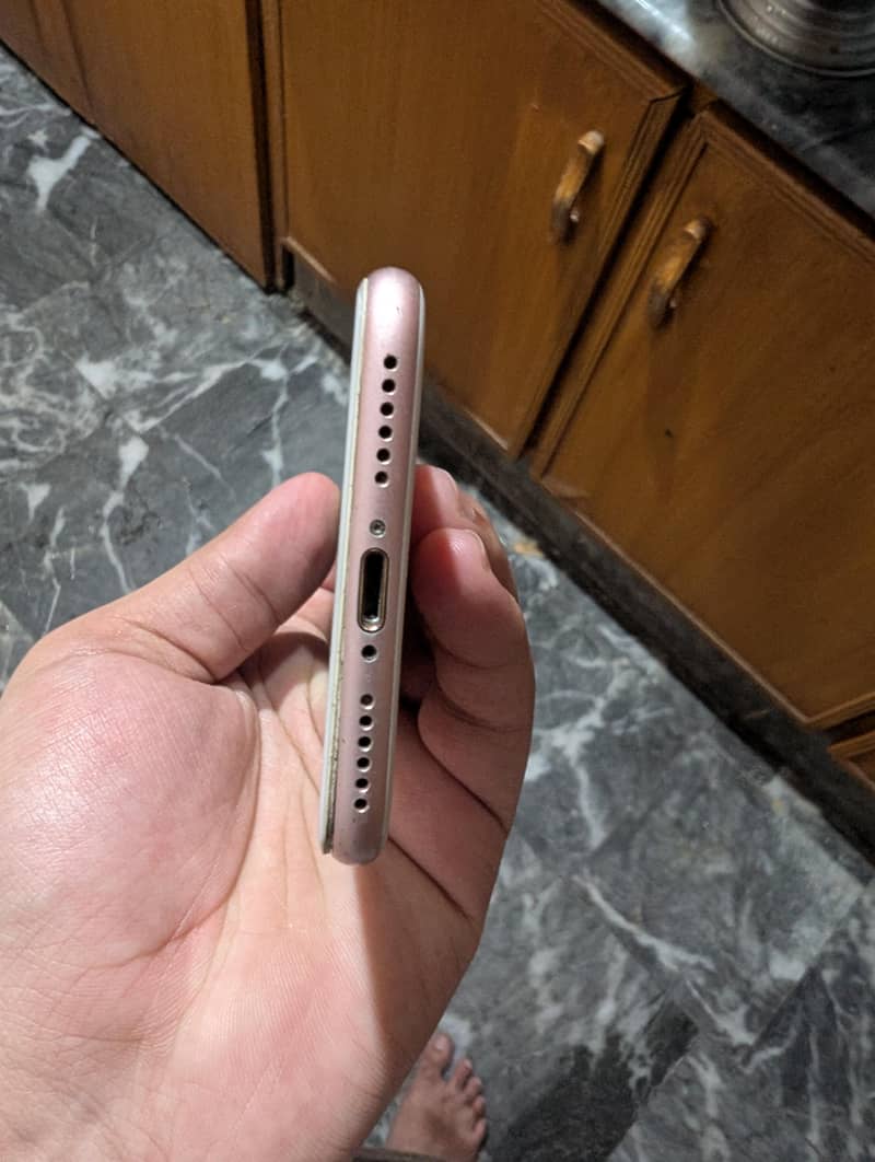Apple iPhone 7 2