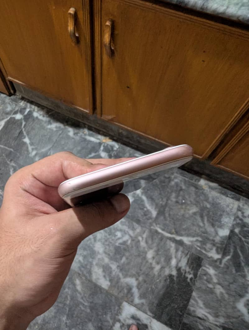 Apple iPhone 7 3