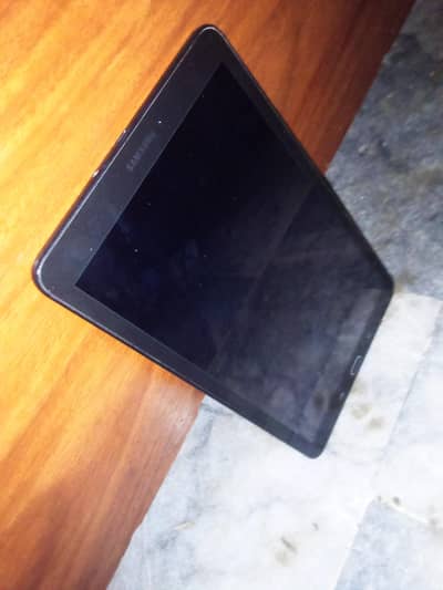 Samsung Galaxy tab E 9.6" wifi 1.5GB 8GB kids tablet with box
