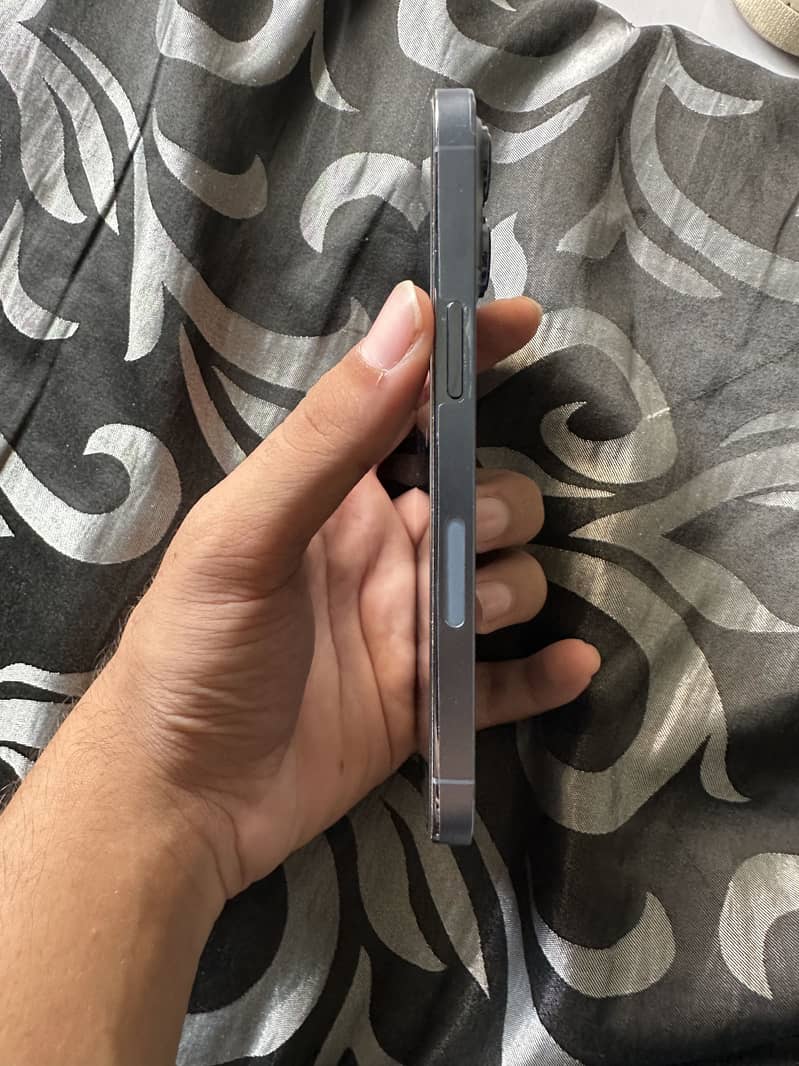 Apple iPhone 13 Pro 1