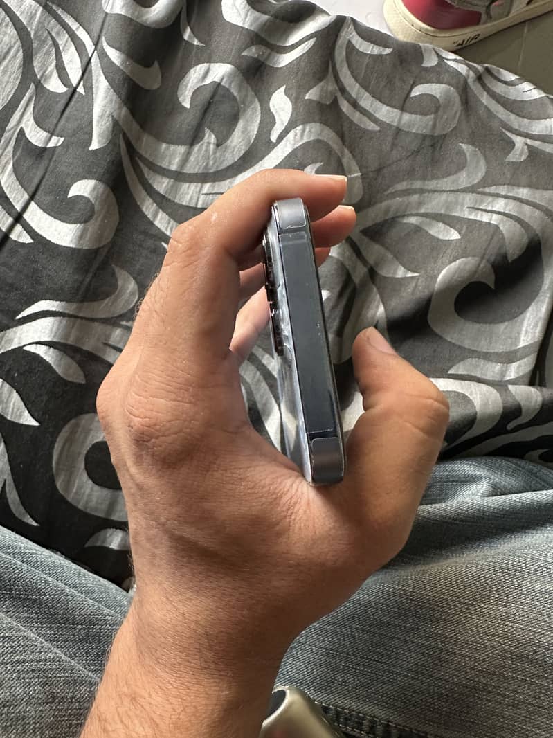 Apple iPhone 13 Pro 2