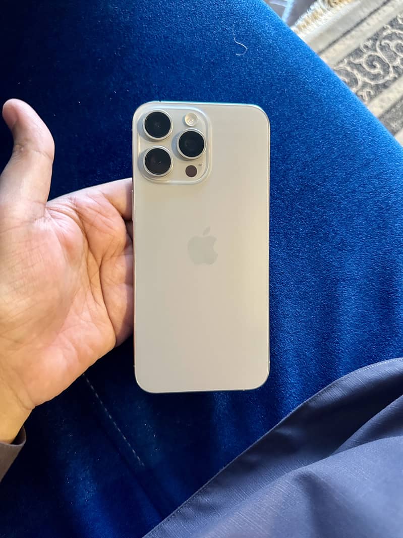 Apple iPhone 15 Pro Max 0