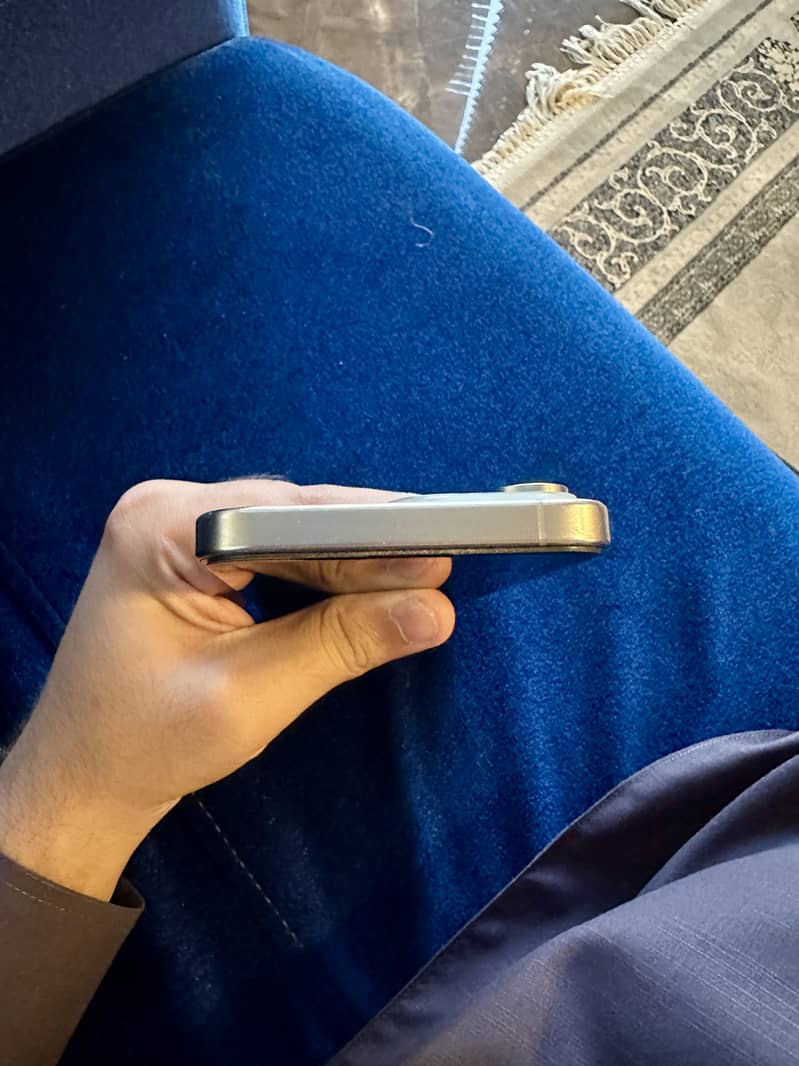 Apple iPhone 15 Pro Max 2
