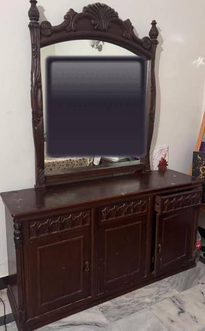 dressing table of bed