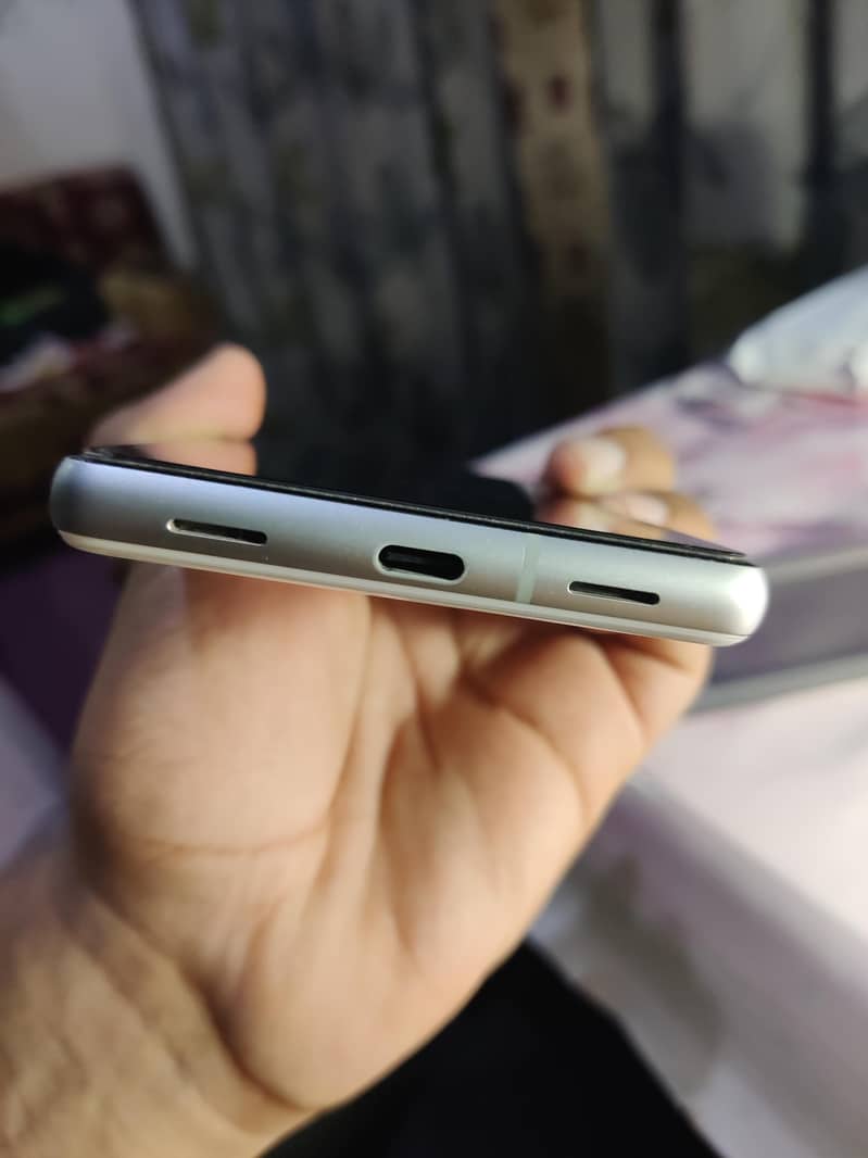 Google Pixel 7a 4
