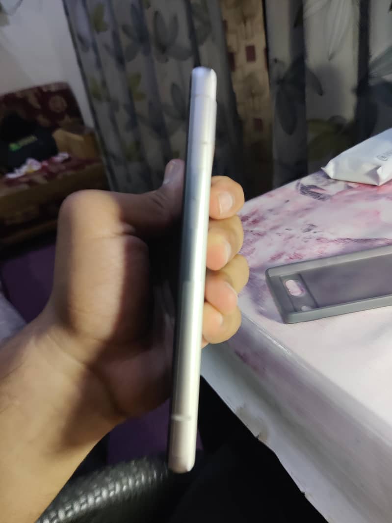 Google Pixel 7a 5