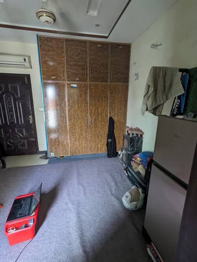 ROOM AVAILABLE FOR BOYS EDEN BOULEVARD SOCIETY COLLEGE ROAD LHR