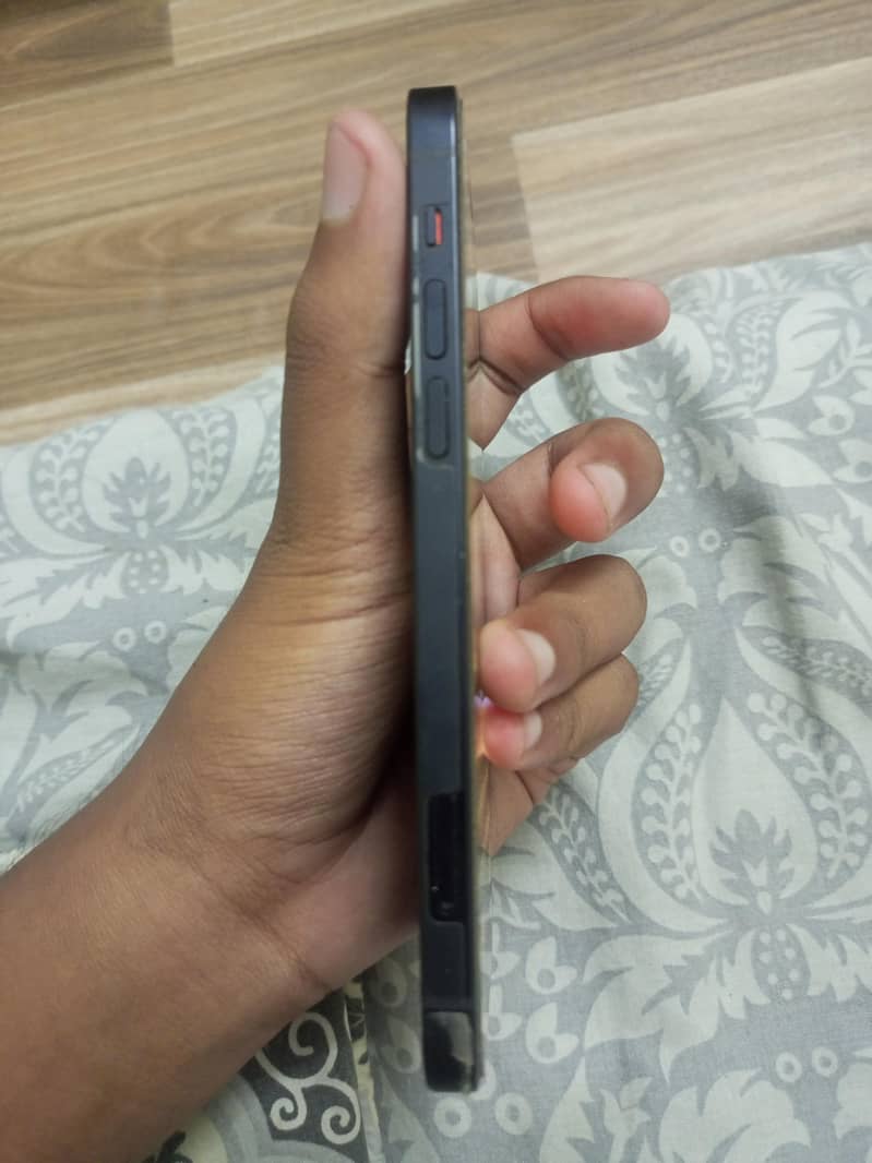 Apple iPhone 12 3