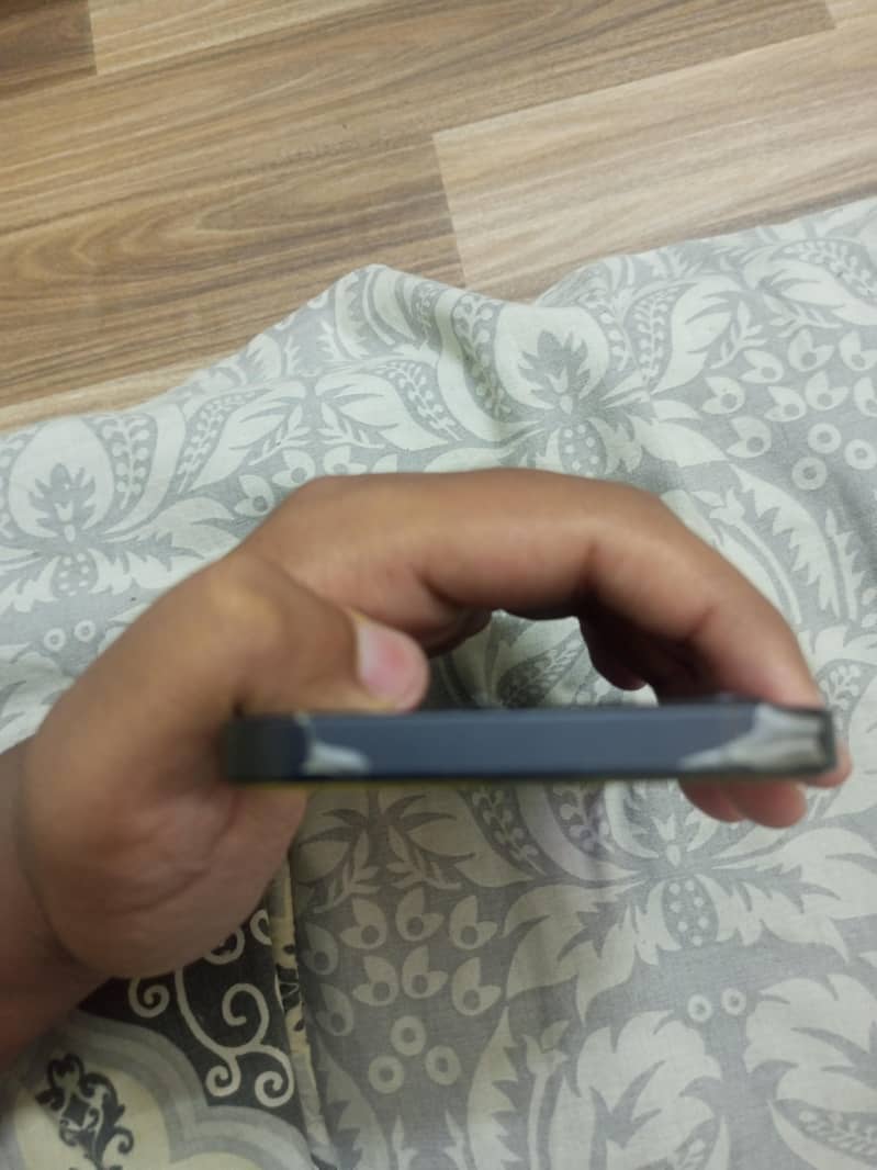 Apple iPhone 12 5