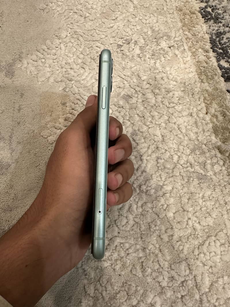 Apple iPhone 11 3