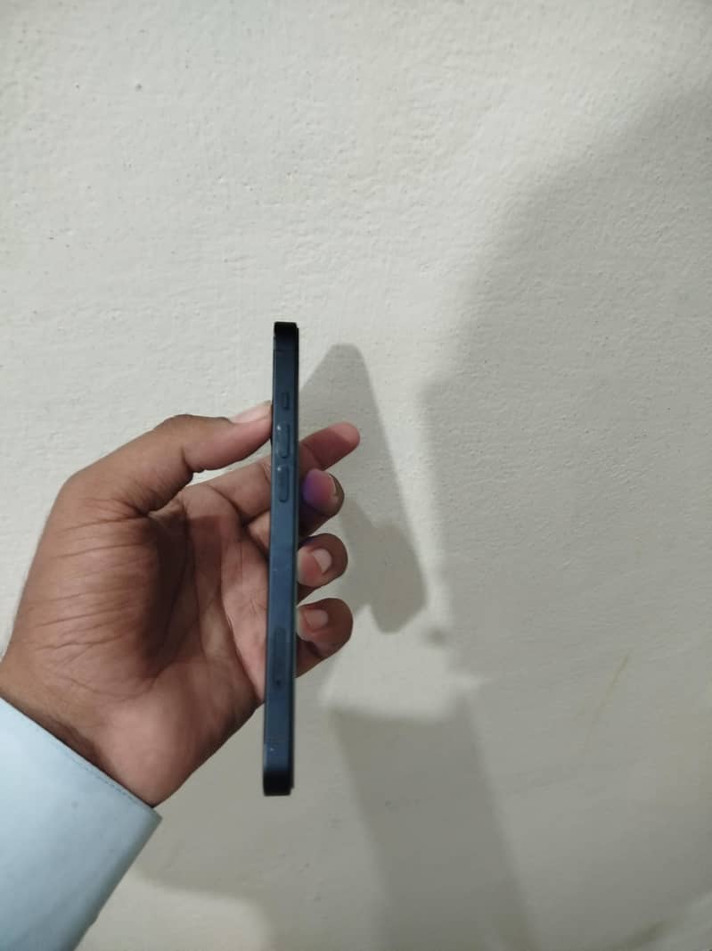 Apple iPhone 13 2