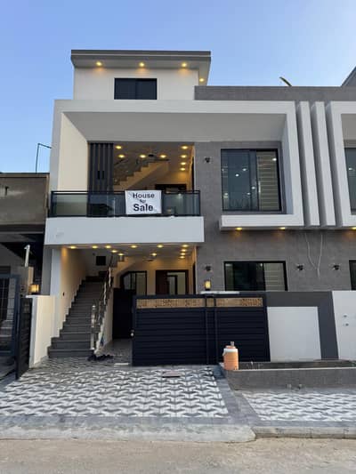 6 Marla Corner House Available for sale