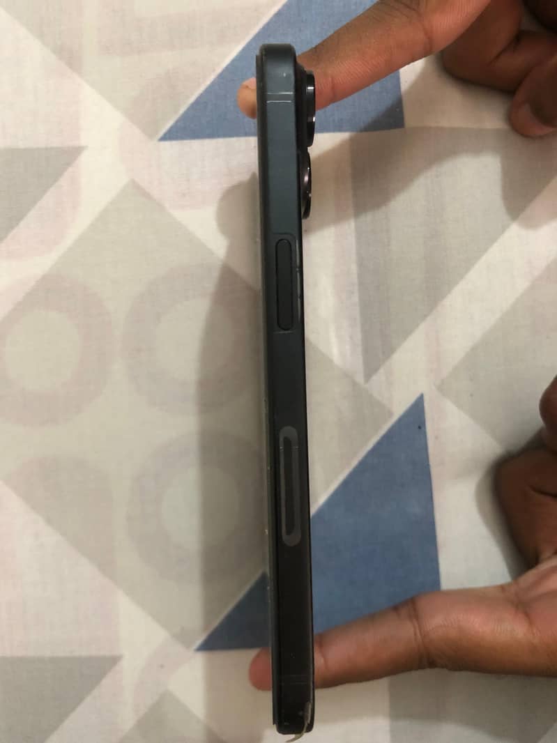 Apple iPhone 15 3