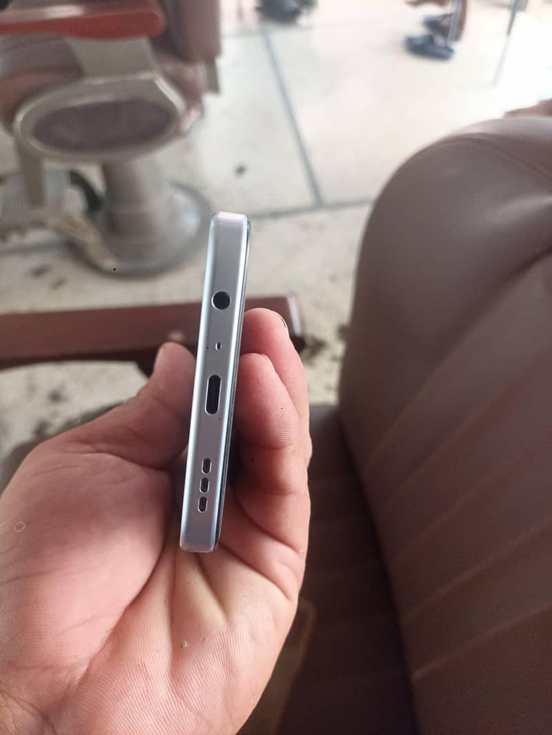 oppo A6k 4