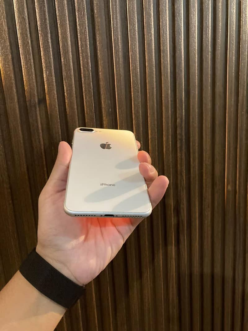 Apple iPhone 8 Plus 1