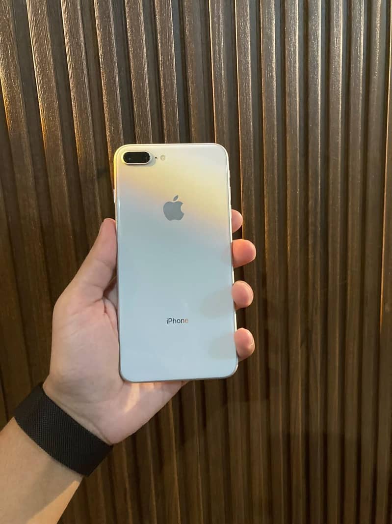 Apple iPhone 8 Plus 2