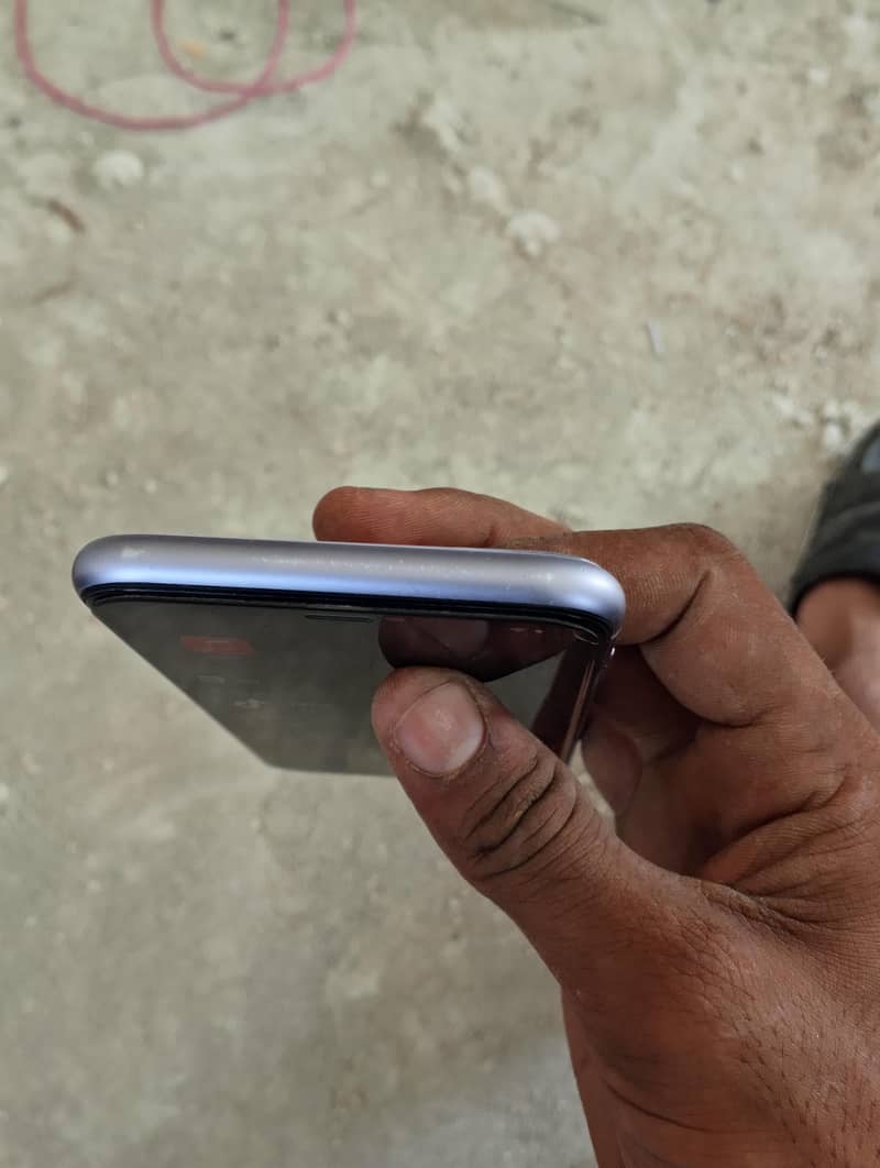 Apple iPhone 11 3