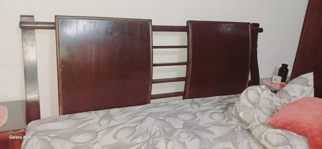 bed and dressing tabel