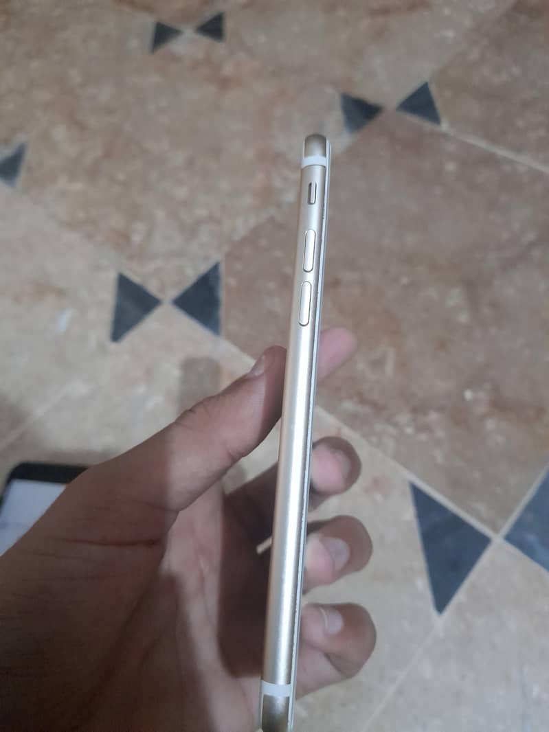 Apple iPhone 7 2