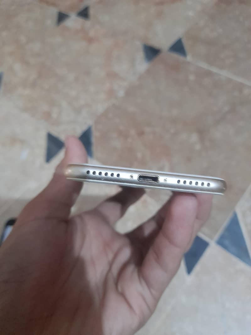 Apple iPhone 7 3