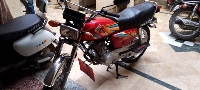 Honda 125 v good condition