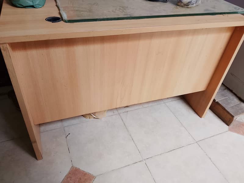 Computer table 1