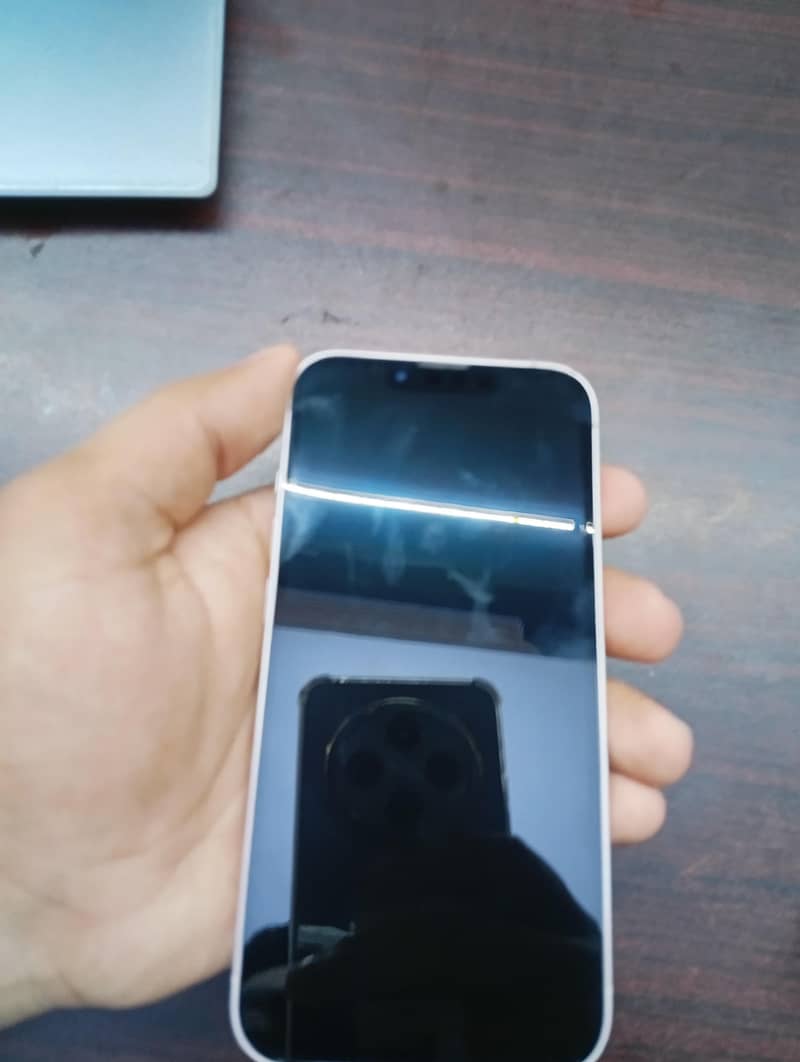 Apple iPhone 13 4