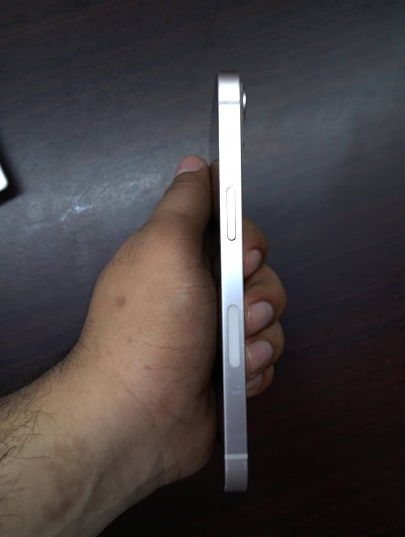 Apple iPhone 13 5
