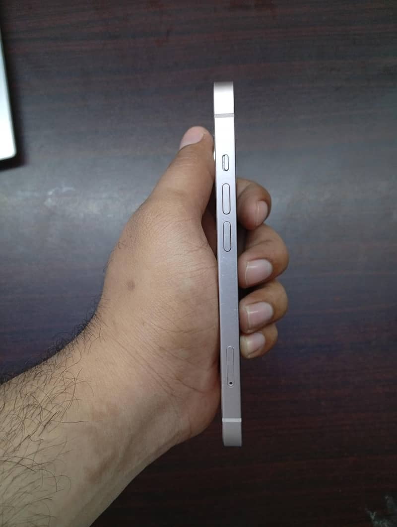 Apple iPhone 13 6