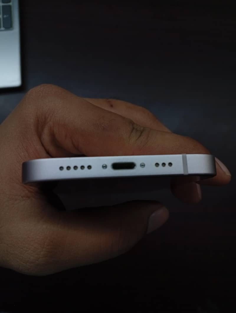 Apple iPhone 13 7