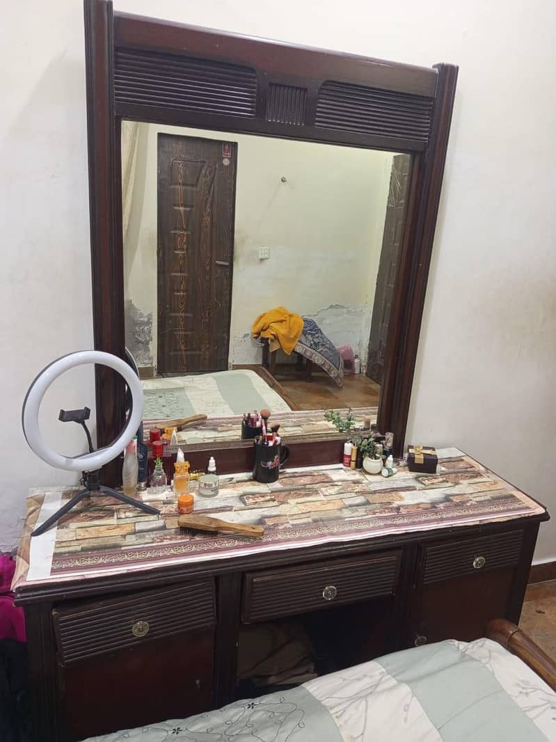 Dressing table 0