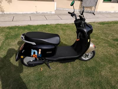 EVEE NISA ELECTRIC SCOOTY