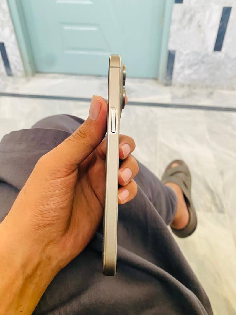 Apple iPhone 15 Pro Max 2