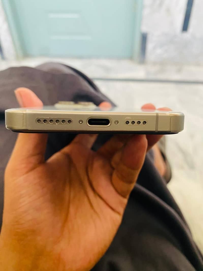 Apple iPhone 15 Pro Max 3