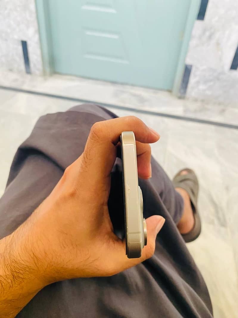 Apple iPhone 15 Pro Max 4