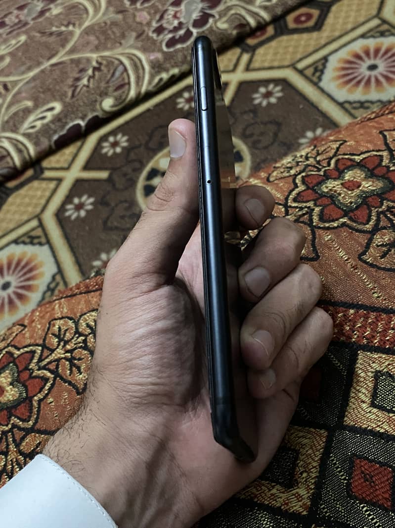 Apple iPhone 7 Plus 1