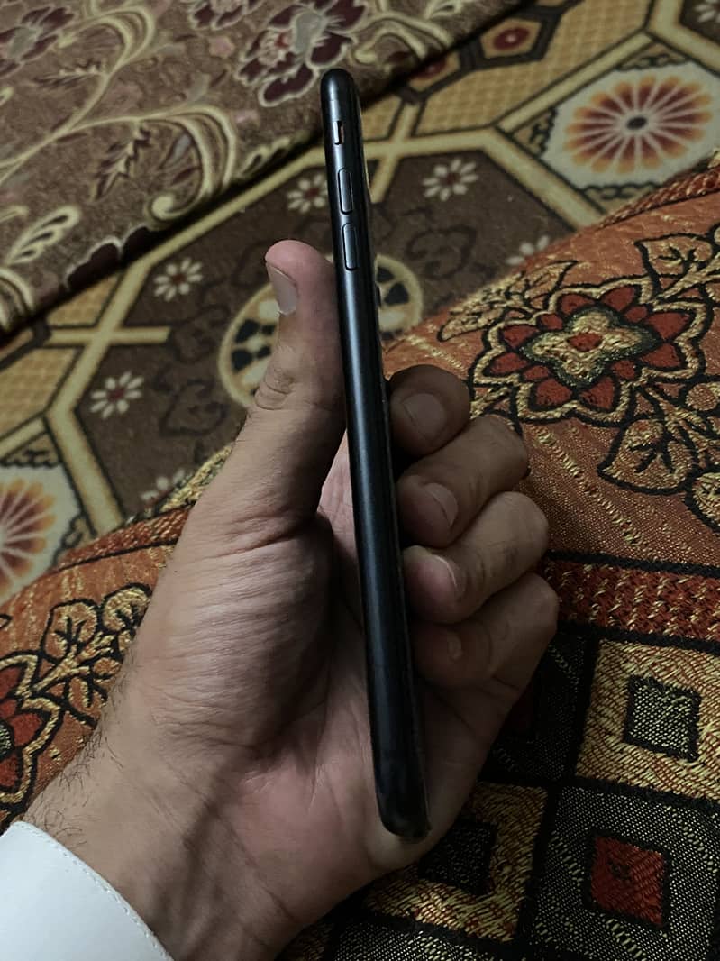 Apple iPhone 7 Plus 2