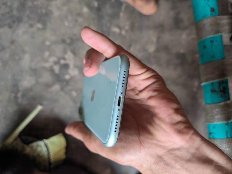 Apple iPhone 11 3